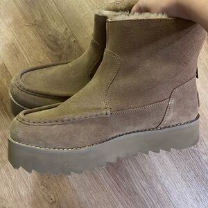 8.5 UGG CHUNKY CHESTNUT BOOTS